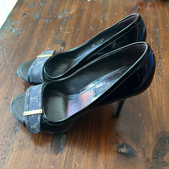 Louis Vuitton Heels - Picture 2 of 5